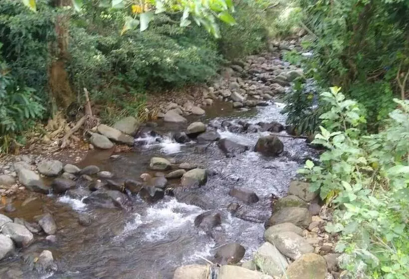 Hotelli Mountain Lodge Chetica