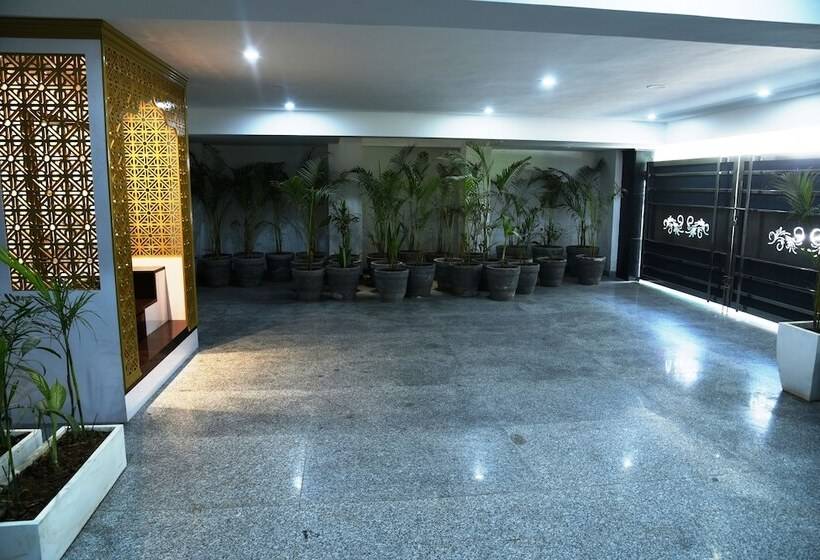 Otel Pacific Inn Sec. 46