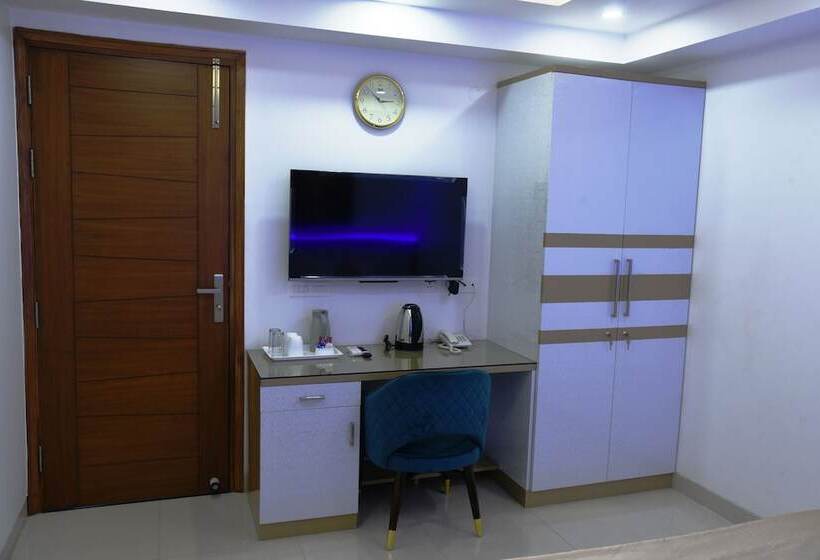 Otel Pacific Inn Sec. 46