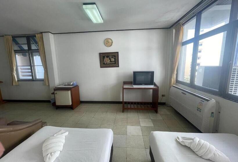 בית מלון כפרי Residence Inn Pattaya