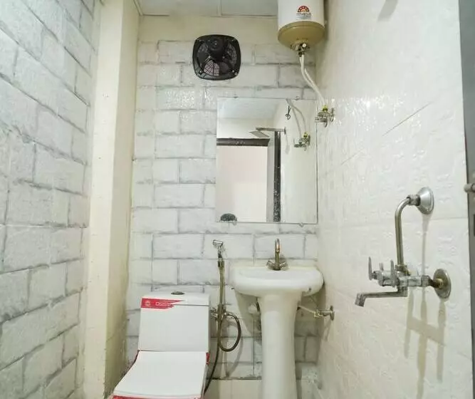 ホテル Roomshala 034 Grihum Noida Sector 63