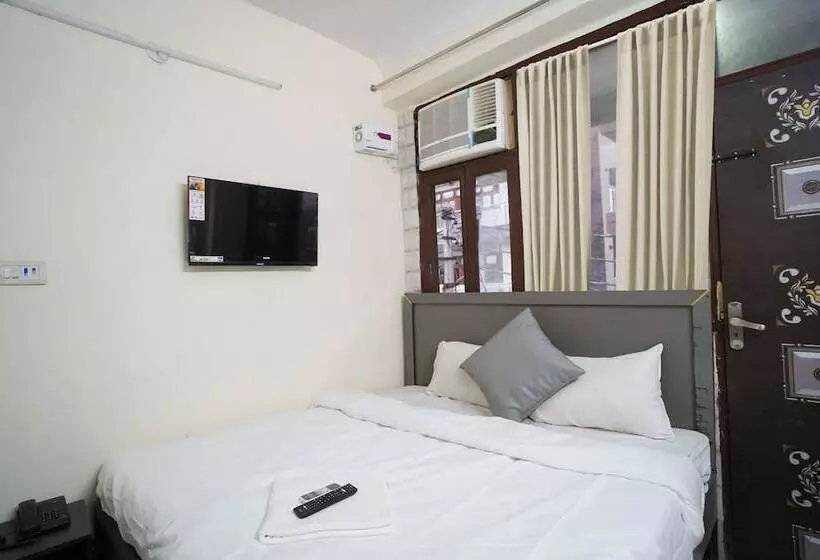 ホテル Roomshala 034 Grihum Noida Sector 63