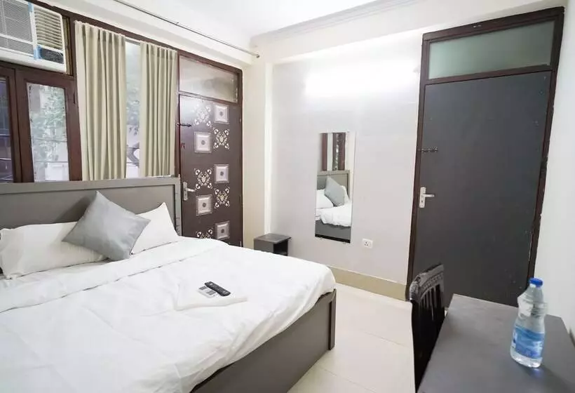 ホテル Roomshala 034 Grihum Noida Sector 63