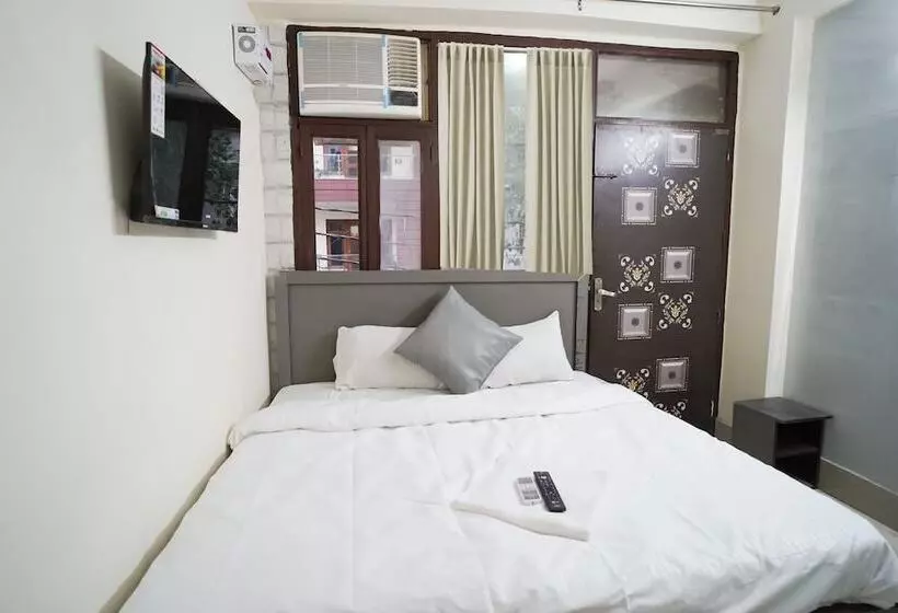 ホテル Roomshala 034 Grihum Noida Sector 63