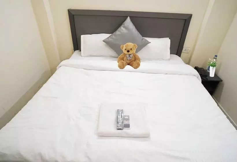 ホテル Roomshala 034 Grihum Noida Sector 63