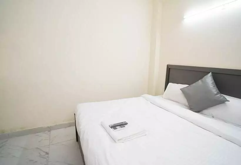 ホテル Roomshala 034 Grihum Noida Sector 63