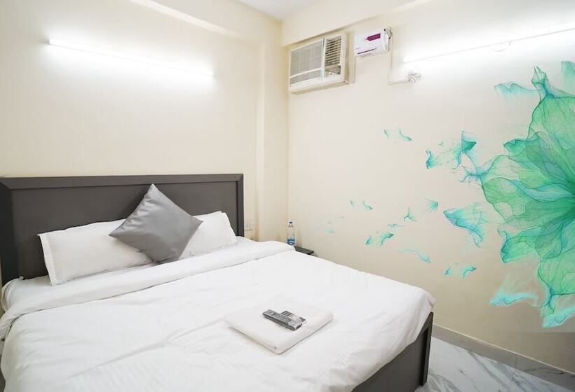 בית מלון כפרי Roomshala 034 Grihum Noida Sector 63