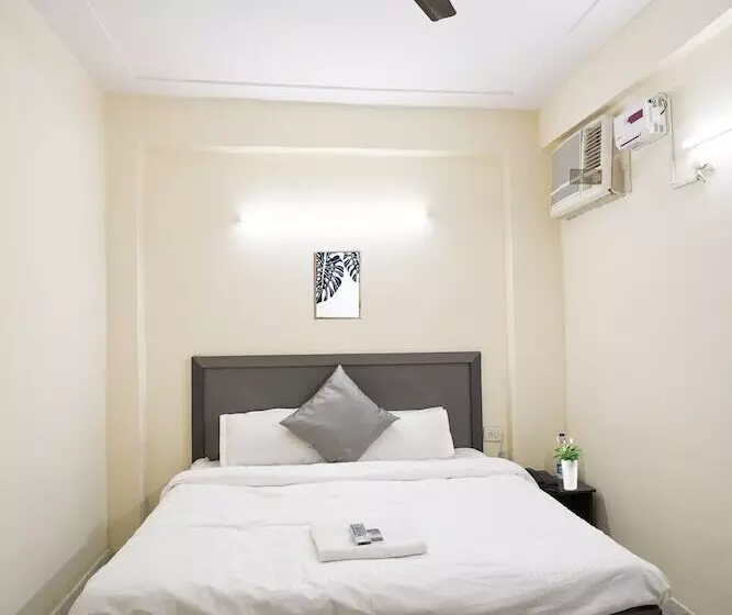 ホテル Roomshala 034 Grihum Noida Sector 63