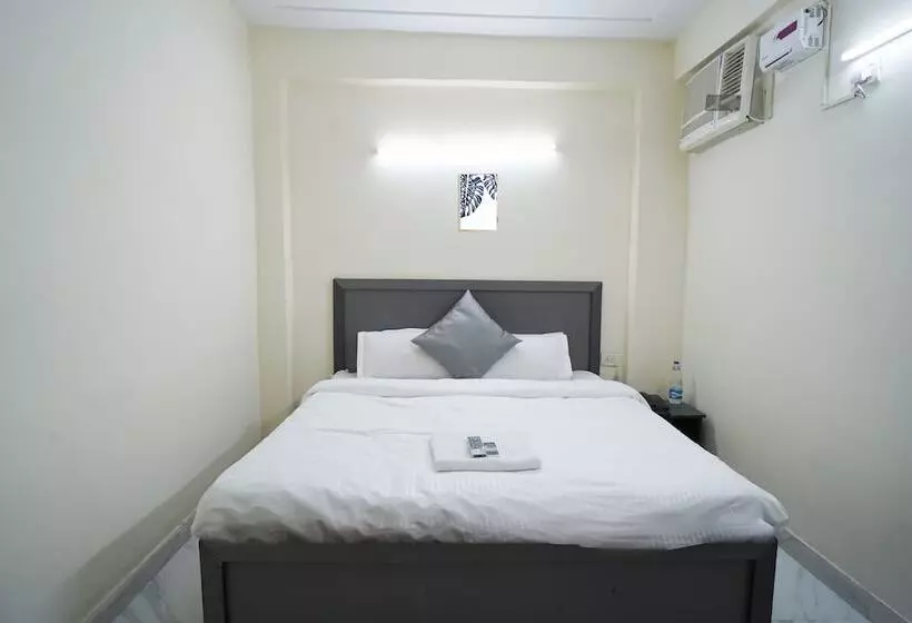 ホテル Roomshala 034 Grihum Noida Sector 63