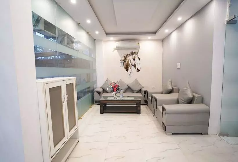 ホテル Roomshala 034 Grihum Noida Sector 63