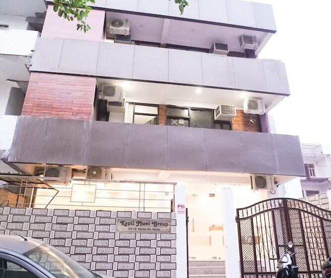 בית מלון כפרי Roomshala 034 Grihum Noida Sector 63