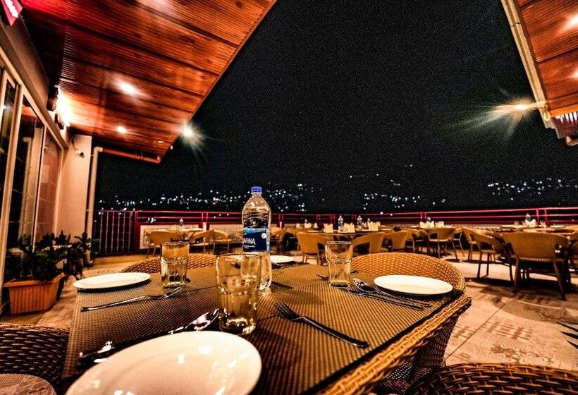 בית מלון כפרי Square One By D'polo Dharamshala