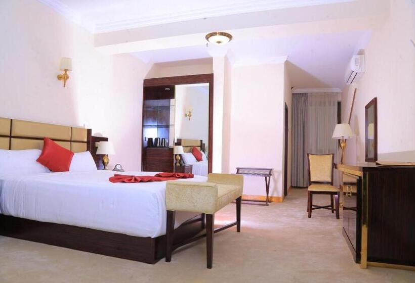 هتل Sunland International