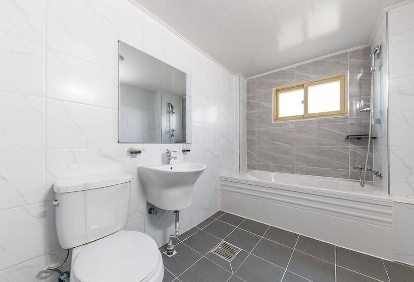 מוטל Hongseong Solbatcheonsu