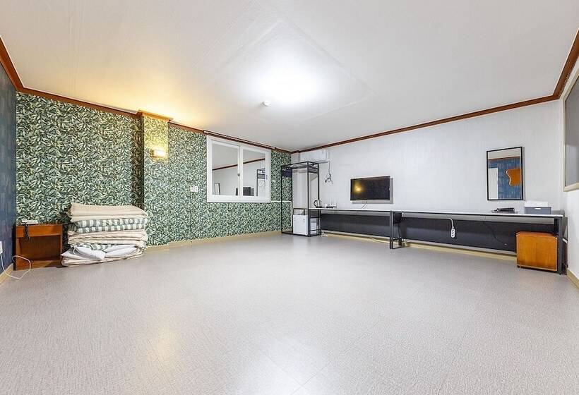 מוטל Hongseong Solbatcheonsu