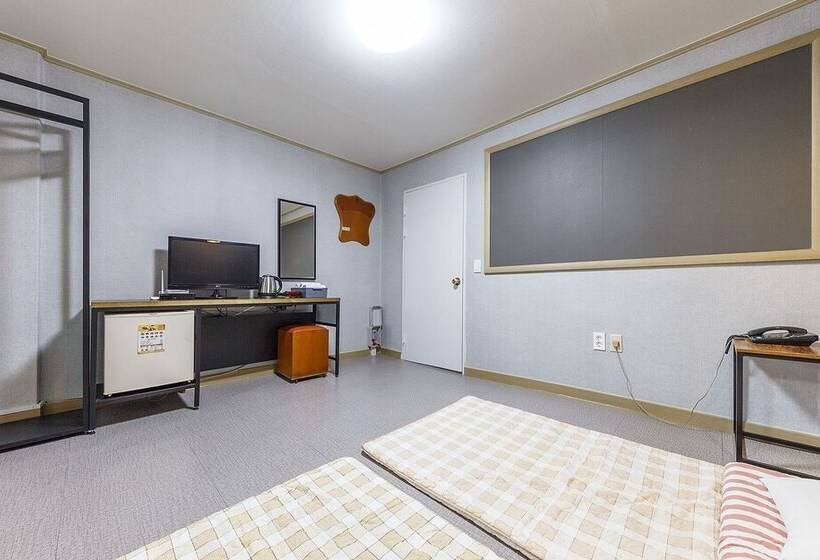 מוטל Hongseong Solbatcheonsu