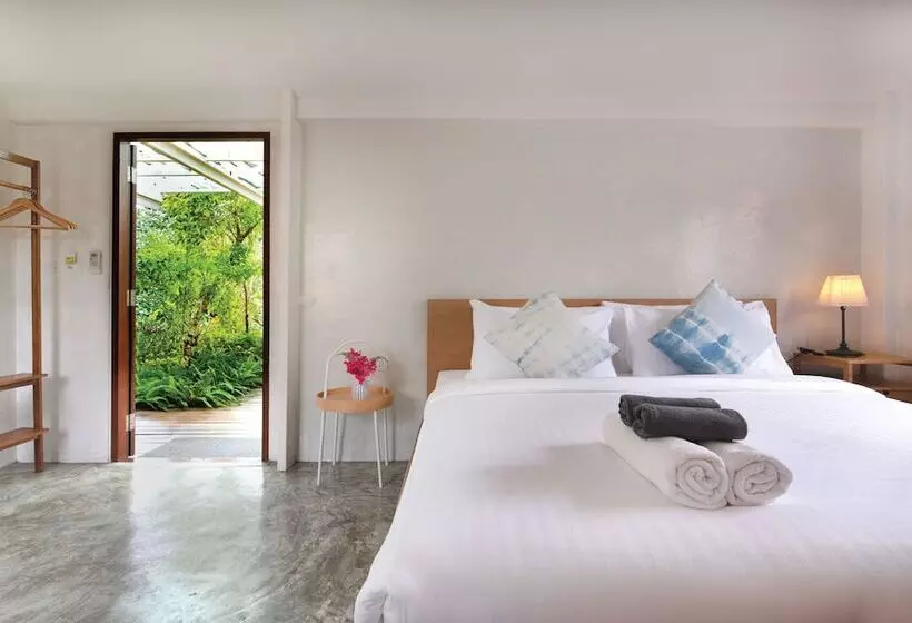 The Little White Bird Traveller Hostel