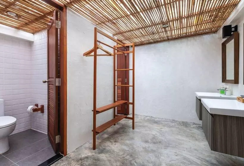 The Little White Bird Traveller Hostel