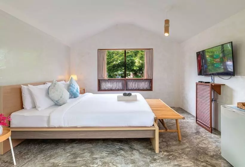 The Little White Bird Traveller Hostel