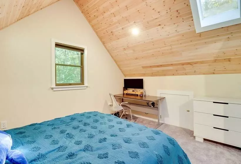 Bright + Modern Poconos Cabin: Community Beach!