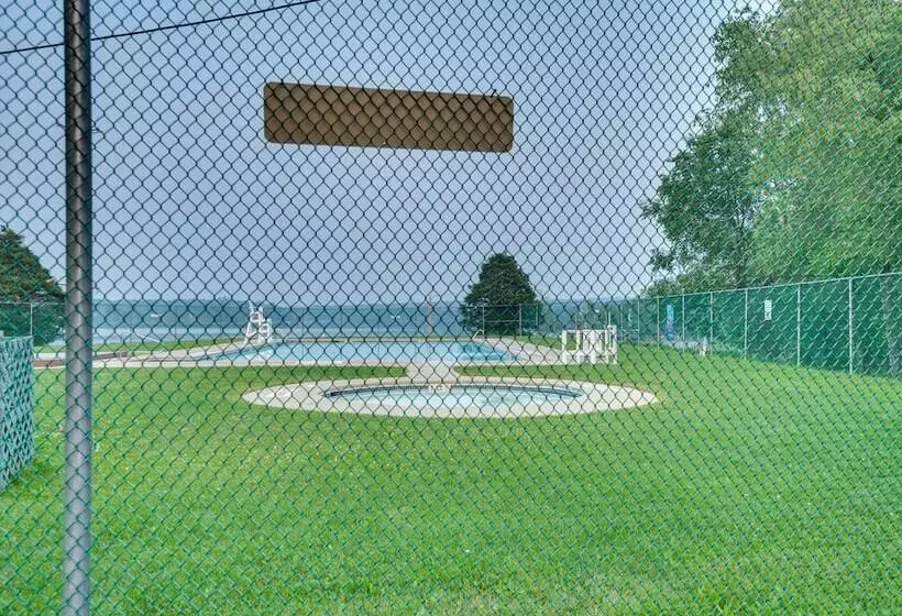 Bright + Modern Poconos Cabin: Community Beach!