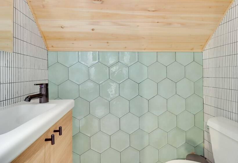 Bright + Modern Poconos Cabin: Community Beach!