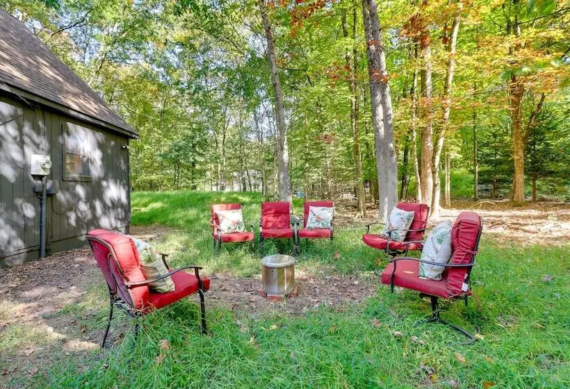 Bright + Modern Poconos Cabin: Community Beach!