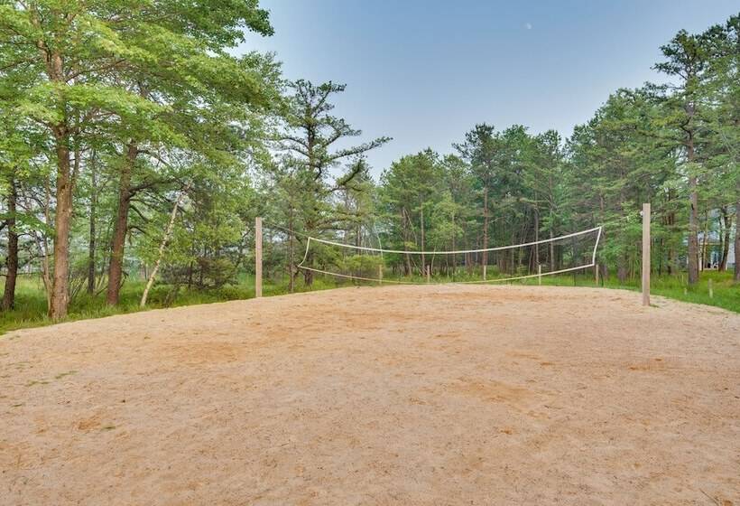 Bright + Modern Poconos Cabin: Community Beach!