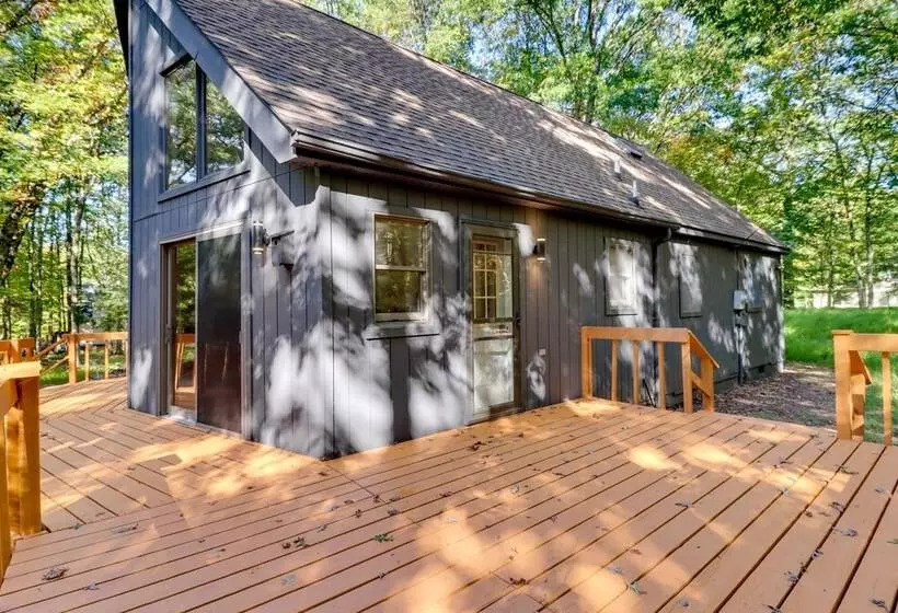 Bright + Modern Poconos Cabin: Community Beach!