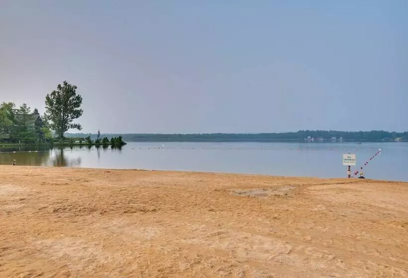 Bright + Modern Poconos Cabin: Community Beach!