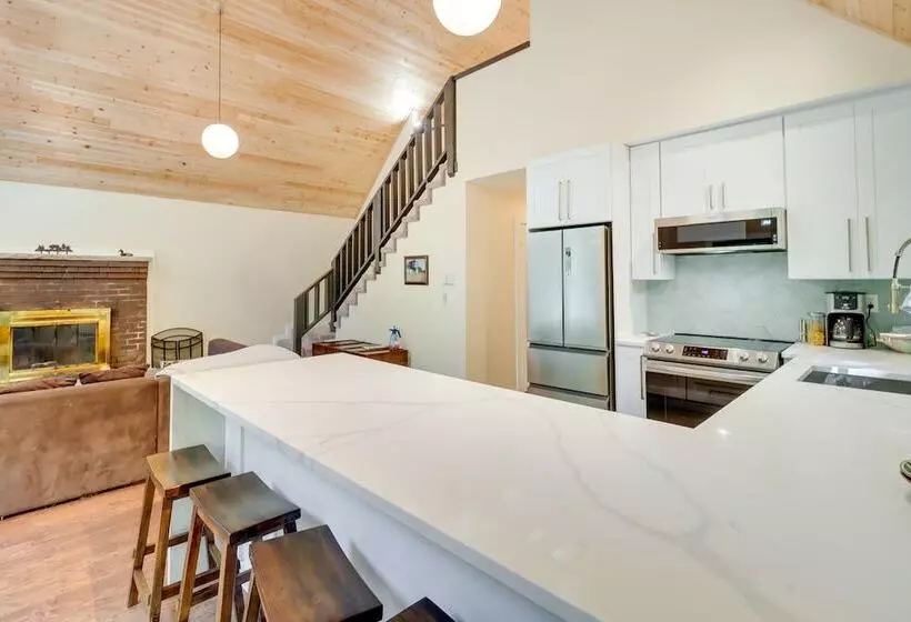 Bright + Modern Poconos Cabin: Community Beach!