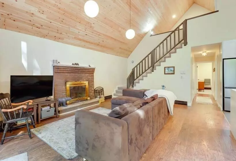 Bright + Modern Poconos Cabin: Community Beach!