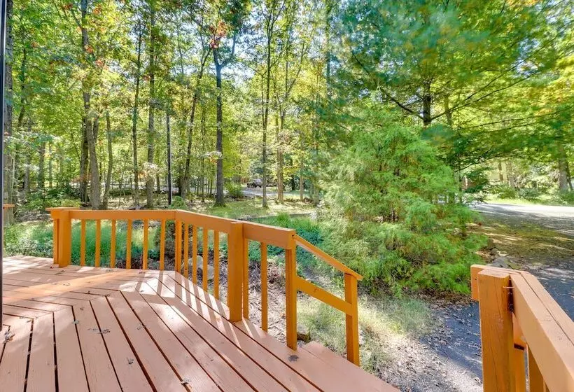 Bright + Modern Poconos Cabin: Community Beach!