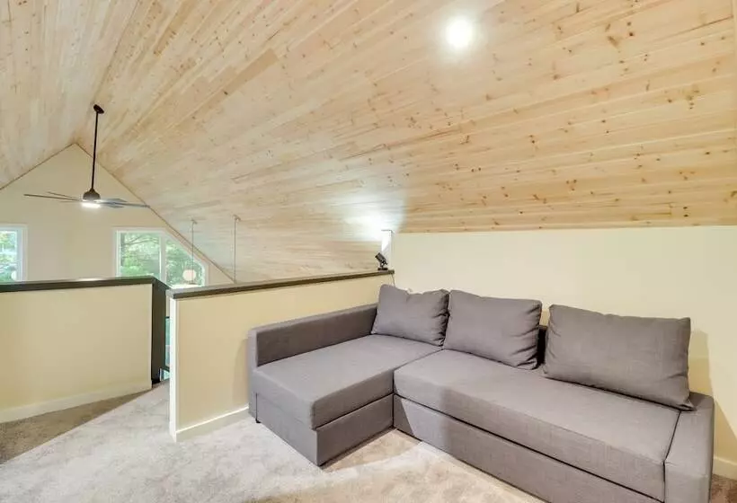 Bright + Modern Poconos Cabin: Community Beach!