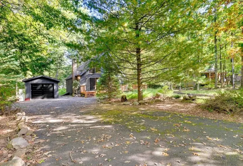 Bright + Modern Poconos Cabin: Community Beach!