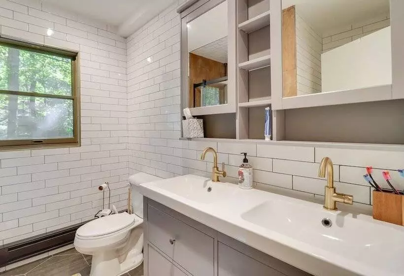 Bright + Modern Poconos Cabin: Community Beach!