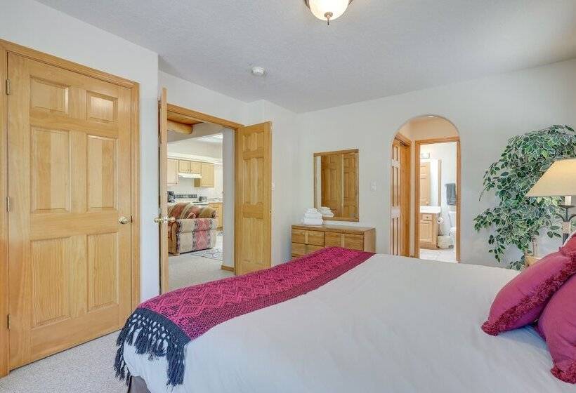 Charming Amalia Retreat W/ Fireplace & Grill!