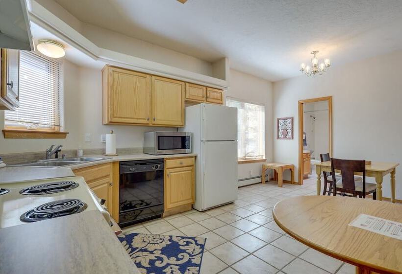 Charming Amalia Retreat W/ Fireplace & Grill!