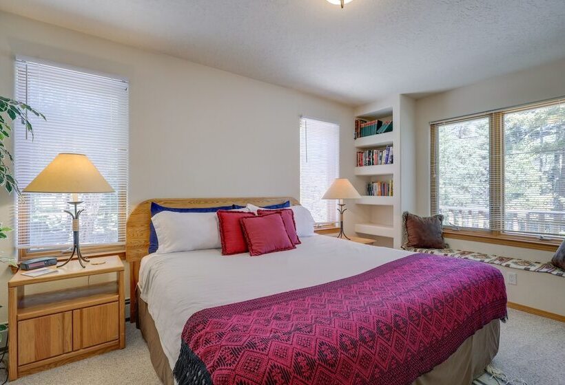 Charming Amalia Retreat W/ Fireplace & Grill!