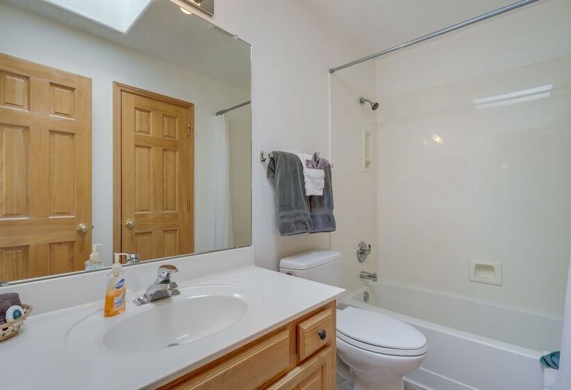 Charming Amalia Retreat W/ Fireplace & Grill!