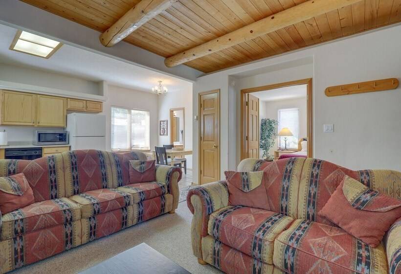 Charming Amalia Retreat W/ Fireplace & Grill!