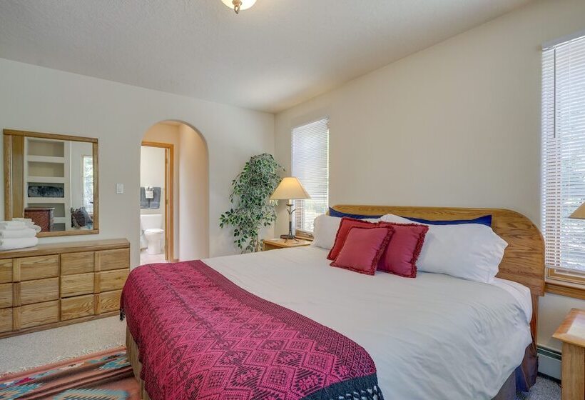 Charming Amalia Retreat W/ Fireplace & Grill!