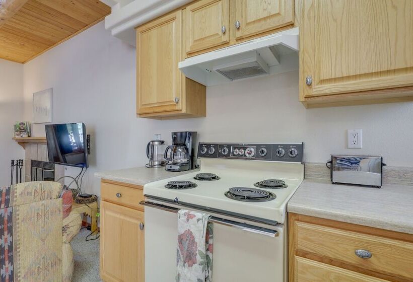 Charming Amalia Retreat W/ Fireplace & Grill!