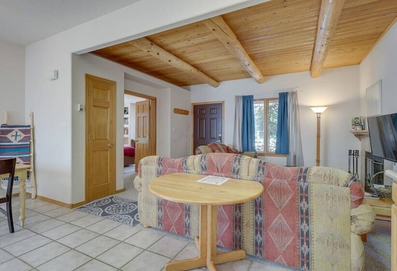 Charming Amalia Retreat W/ Fireplace & Grill!