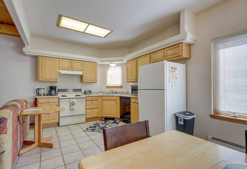 Charming Amalia Retreat W/ Fireplace & Grill!