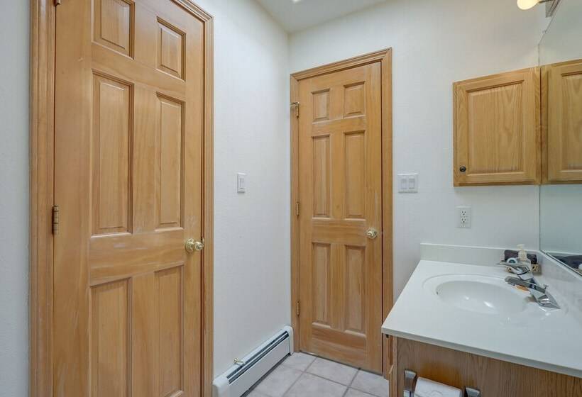 Charming Amalia Retreat W/ Fireplace & Grill!