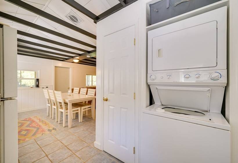 Charming Great Cacapon Cabin W/ Screened In Porch!