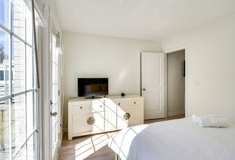 Charming Raleigh Home Walk To Downtown!