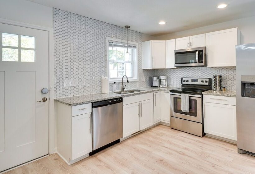 Charming Raleigh Home Walk To Downtown!