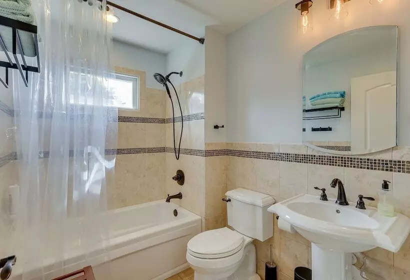Charming West Haven Home   Walk To Beach!